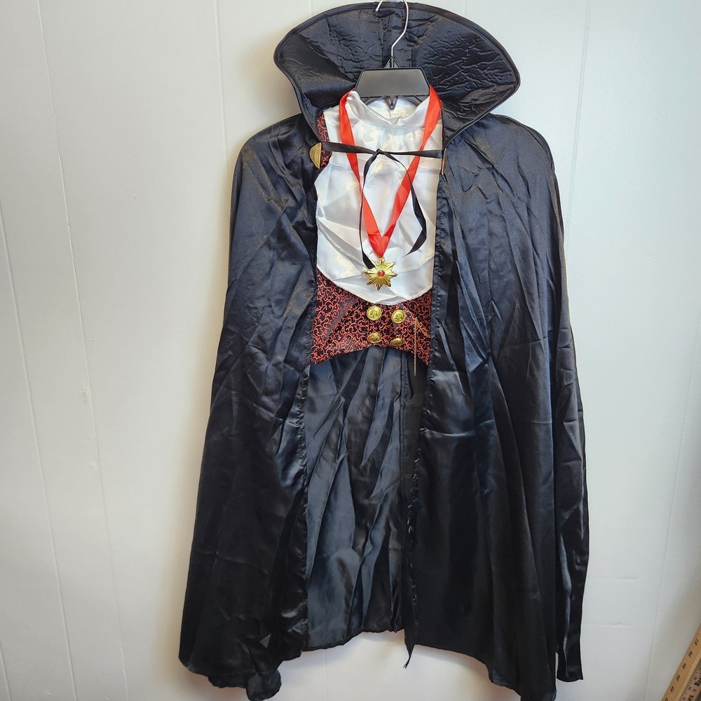 IKALI Dracula Vampire Costume Boys 8-10Y Cape Pants Medallion Halloween‎ Medium